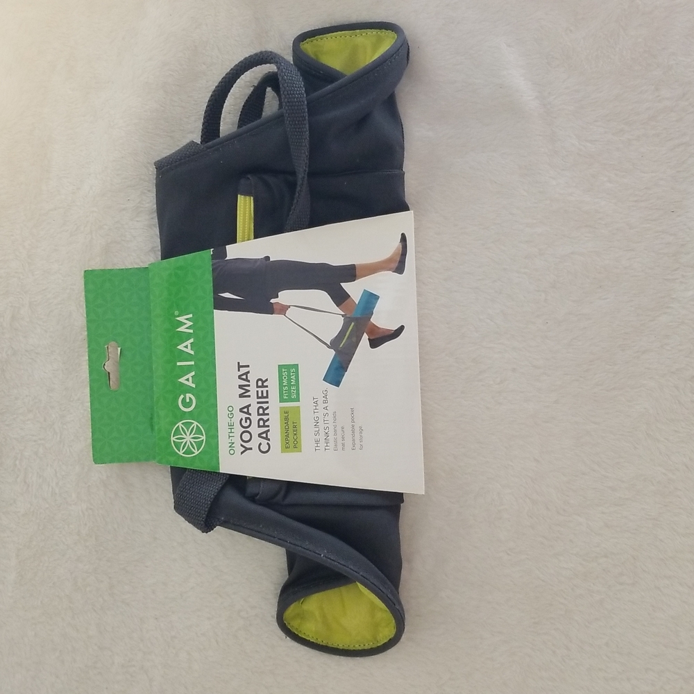 NWT Gaiam yoga mat carrier